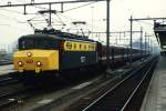 1127 mit Regonalzug 3627 Zwolle-Roosendaal auf Bahnhof Zwolle am 14-4-1993. Bild und scan: Date Jan de Vries.