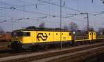 Im Grenzbahnhof Emmerich warten am 2.3.1988 um 13.00 Uhr die Elektrolok 1301 und die Dieselloks 2201 und 2272 auf ihre nächsten Einsätze in Richtung Niederlande.