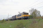 NS 1608 mit Zug 42173 (Rotterdam Noord G - Busto Arsizio) bei Hüthum am 12.05.1984. Die Oberleitung der DB wurde auf der Grenzstrecke noch mit Gleichstrom gespeist. Scanbild 4482, Kodak Vericolor160.
