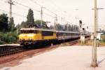 1609 (Nederlandse Spoorwegen) mit EC 3 Schiphol-Basel auf Bahnhof Emmerich am 22-7-1994. Bild und scan: Date Jan de Vries.