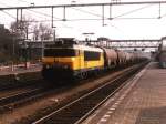1605 mit einem Gterzug auf Bahnhof Arnhem am 17-3-1998. Bild und scan: Date Jan de Vries.