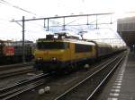 Eloc 1606 met goederen als trein 45759 te Hengelo, 28 april 2006
