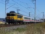 1761 der NS mit IC Berlin - Amsterdam bei Springbiel zwischen Bad Bentheim und Oldenzaal, 17.04.2022