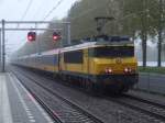 Lokomotive 1738 schiebt einen Zug in Richtung Amsterdam durch Maarssen (29.10.2007)