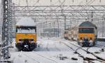 Die IC Zandvoort - Amsterdam fhrt mit Doppelstockwagen und 1705 als Schublok am 07.01.2010.