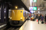 NS-Triebzug 4224 hat als IC 3534 (Heerlen - Schiphol) den Zielbahnhof Schiphol erreicht,  der sich im Tiefgeschoss des bekannten Flughafens befindet.