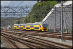 Arnhem Centraal am 3.8.2020: Ein Elektro Doppelstockzug der Reihe 8400 kommt um 15.20 Uhr aus der Abstellgruppe und fährt an den Bahnsteig.