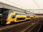 8226, 8452 und 8445 mit IC 544 Leeuwarden/Groningen-Den Haag/Rotterdam auf Bahnhof Amersfoort am 9-4-1996.