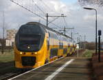 Ein Holländischer Doppeldecker aus 's-Hertogenbosch(NL) nach Maastricht(NL) und fährt durch Geleen-Lutterade und fährt in Richtung Maastricht(NL). 
Aufgenommen in Geleen-Lutterade(NL). 
Bei Sonne und Wolken am Kalten Vormittag vom 28.2.2017.