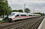 Mit dem ICE 124 von Frankfurt/Main nach Amsterdam ist der niederländische 406 051 am 09.07.2020 in Düsseldorf-Eller Süd unterwegs