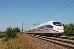 Nachschuss auf NS 406 553-8 (4653) am 10.07.2015 als ICE 104 (Basel SBB - Amsterdam CS) zusammen mit 403 053-2  Neu-Ulm  an der Zugspitze als ICE 504 (Basel SBB - Köln Hbf), als sie bei Hügelheim in Richtung Freiburg im Breisgau fuhren.