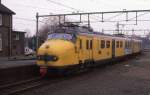 Ein ABK Elektrotriebzug der NS fhrt aus Oldenzaal kommend   am 21.1.1989 in den Bahnhof Hengelo ein.