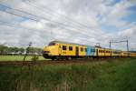 Die 956 un 957 fahren am 12/09/09 mit ein regionalzug von Emmen nach Zwolle durch die schnen Umgebung in der Nhe von Dalfsen.