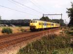Plan V 944 und 880 mit Regionalzug 7444 Ede-Wageningen-Amersfoort-Utrecht bei Harselaar am 19-8-1998. Bild und scan: Date Jan de Vries.