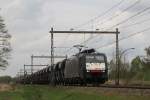 189 097 (ES 64 F4 ࠓ 997) von MRCE Dispolok mit eine ganz lange Güterzug 48501 Amersfoort-Schwarzkollm von Locon Benelux bei Hengelo am 7-4-2014.