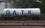 Zans der GATX ( 37 TEN-RIV 84 NL-GATXD 7838 158-5 ) zum Transport von Ottokraftstoff wird am 21.07.16 zusammen mit anderen Kesselwagen von einer Rangierlok in den Rbf Hannover-Linden Richtung