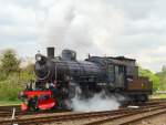 1220 (Bauj.1914) der Sdlimburgischen Dampfeisenbahngesellschaft (ZLSM) rangiert am 05.05.2010 im Bw Simpelveld (NL).