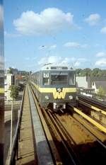 In den 80igern war die alte Bauart der U-Bahnzge in Rotterdam noch vorherrschend. Hier eine Einheit auf dem Weg vom Hauptbahnhof nach Slinge
