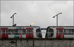 Ein flammender Auspuff des U-Bahnzuges? -

Wären wir in Rio de Janeiro könnte es sich auch um den Transport des olympischen Feuers handeln, aber wir sind hier lediglich in Rotterdam. Ein U-Bahnzug in der Station Pernis in Rotterdam.

21.06.2016 (M)