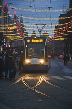 GVB 2128 Linie 4 auf dem Damrak in Amsterdam. Aufnahme: 3. Januar 2017.