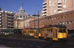 Haag Tw 1129 und 1162 beenden ihre morgendliche Berufsverkehrsrunde in Scheveningen und rcken ins Depot ein, 29.05.1992.