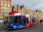 Die  Weihnachts-Tram  der Amsterdamer Straßenbahn als Linie 14 zum Flevopark vor der Centraal Station, 12.12.2018.