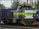 Die ACTS MaK 7104  dieselt  am 05.09.09 mit mit einem Gterzug durch den Bahnhof von Roosendaal. (Jeanny)
