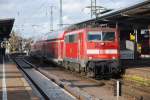 Rheine, 22.11.2009, 111 139-2 im Bahnhof Rheine hinter einem RE15 ...