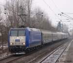 Nordrhein-Westfalen Wohl um sich das Lok umspannen zu ersparen fuhr eine Ganitur des Eurobahnersatzverkehres am 12.12.2010 als Sandwich 185 vorne 185 CL 001 und hinten 185 Cl 009. Die Ganitur rast gerade duch Hochdahl.