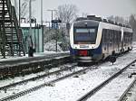 Einfahrt des RE10 Kleve-D�sseldorf ...  Heinz-Peter Sch��ler 18.12.2010
