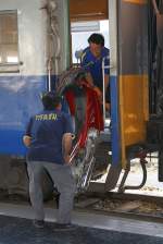 Alles darf mit, Bf. Chiang Mai am 04.J�n.2010.  ...