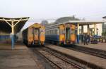 northern-line-ban-phachi---chiang-mai Morgenstimmung im Bf. Den Chai am 09.J�n.2010. Rechts der aus Bangkok angekommene RAP 107, links die Kurswagen f�r den EXP 51.