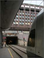 Mit der Bahn unter der Stadt hindurch -    Der 3,6 km lange Oslo Tunnel wurde 1980 eröffnet.