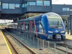 Bm 76 513 von SJ Nord mit einem Regionalzug nach Lundamo in Trondheim sentralstasjon, 18.06.2023.