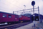 NSB El 13 2124 fährt gleich durch den Schneeschutztunnel im Bahnhof Finse. (August 1998, Scan vom Farbdia)
