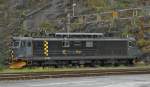 Die 1972 in Betrieb genommene El 14 2186 der CargoNet hat am 22.08.2015 keinen Einsatz. An diesem Tag wurden zwei Siemens Vectron-Loks vor dem von Bergen in Richtung Oslo startenden Containerzug eingesetzt. Aufnahme entstand von dem zwischen dem Store Lungegårdsvann-See und Containerumschlaggelände liegenden Fuß- und Radweg in Bergen.