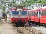 69681 auf dem Weg nach Bergen fhrt am 10.06.2012 in den Bahnhog Voss ein.