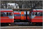 Triebzüge der Reihe 69 bestreiten den Vorortsverkehr in Bergen. (15.03.2015)