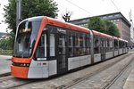 BERGEN (Provinz Hordaland), 10.09.2016, Wagen 219 als Linie 1 der bybanen (Stadtbahn) in der Haltestelle Byparken; es gibt übrigens z.Z. nur die Linie 1