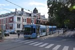 OSLO (Provinz Oslo), 06.09.2016, Wagen 161 als Linie 13 nach Bekkestua bei der Ausfahrt aus der Haltestelle Skillebekk 