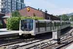 OSLO (Provinz Oslo), 02.06.2018, Linie 4 der T-bane nach Bergkrystallen bei der Einfahrt in den Bahnhof Majorstuen