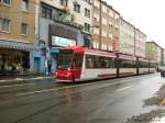 nurnberg Triebwagen 1120 am 29.01.2010 auf der Linie 8 Richtung Erlenstegen in der W�lckernstra�e.
