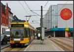 Wagen 201 der M�lheimer Stra�enbahn steht hier an der Endstelle ...