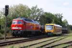 In Hagenow fährt die ODEG an dem vorm Signal wartenden ... In Hagenow fährt die ODEG an dem vorm Signal wartenden ...
