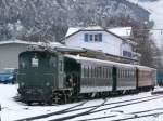 OeBB - Tm 2/2 102 mit 3 Personenwagen im Bahnhof ...