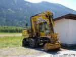 Liebherr-Zweiwegebagger steht in Stams. Um Christi Himmelfahrt 2007 kHds