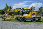 Ein Zweiwegebagger Liebherr 922rail war Anfang September 2019 am Bahnhof Treibach-Altenhofen abgestellt.