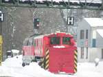 Schneerumer 9760 034-5 mit Mannschaft wurde am 6.Jn. 2006 von der 2043 042-7 rasant aus dem Bhf. RIED i.I. Richtung Attnang/Puchheim gezogen!
