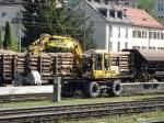 Schienenbagger unterwegs in Salzburg-Hauptbahnhof