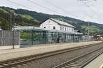 Bahnhof Westendorf in Tirol (Gleisseite), aufgenommen 2.10.2020.